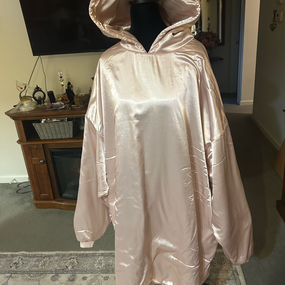 Kitsch Light Pink Satin Hooded Robe